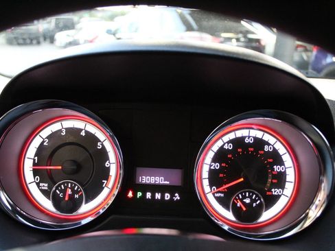 Used 2019 Dodge Grand Caravan SE FWD image 16