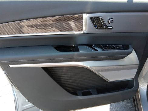 Used 2026 Cadillac Vistiq Luxury AWD/4WD image 9