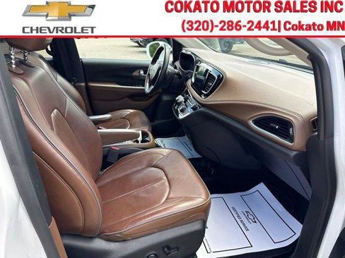 Used 2017 Chrysler Pacifica Limited w/ UConnect Theater Package FWD image 20