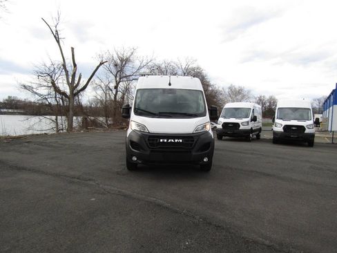 Used 2024 RAM ProMaster 2500 w/ Convenience Group image 10