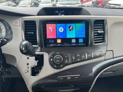 Used 2012 Toyota Sienna SE FWD image 14