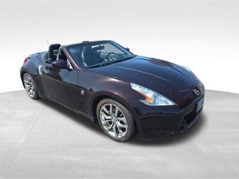 Used 2010 Nissan 370Z Touring RWD image 12