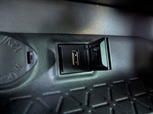 Used 2022 Toyota RAV4 SE image 21