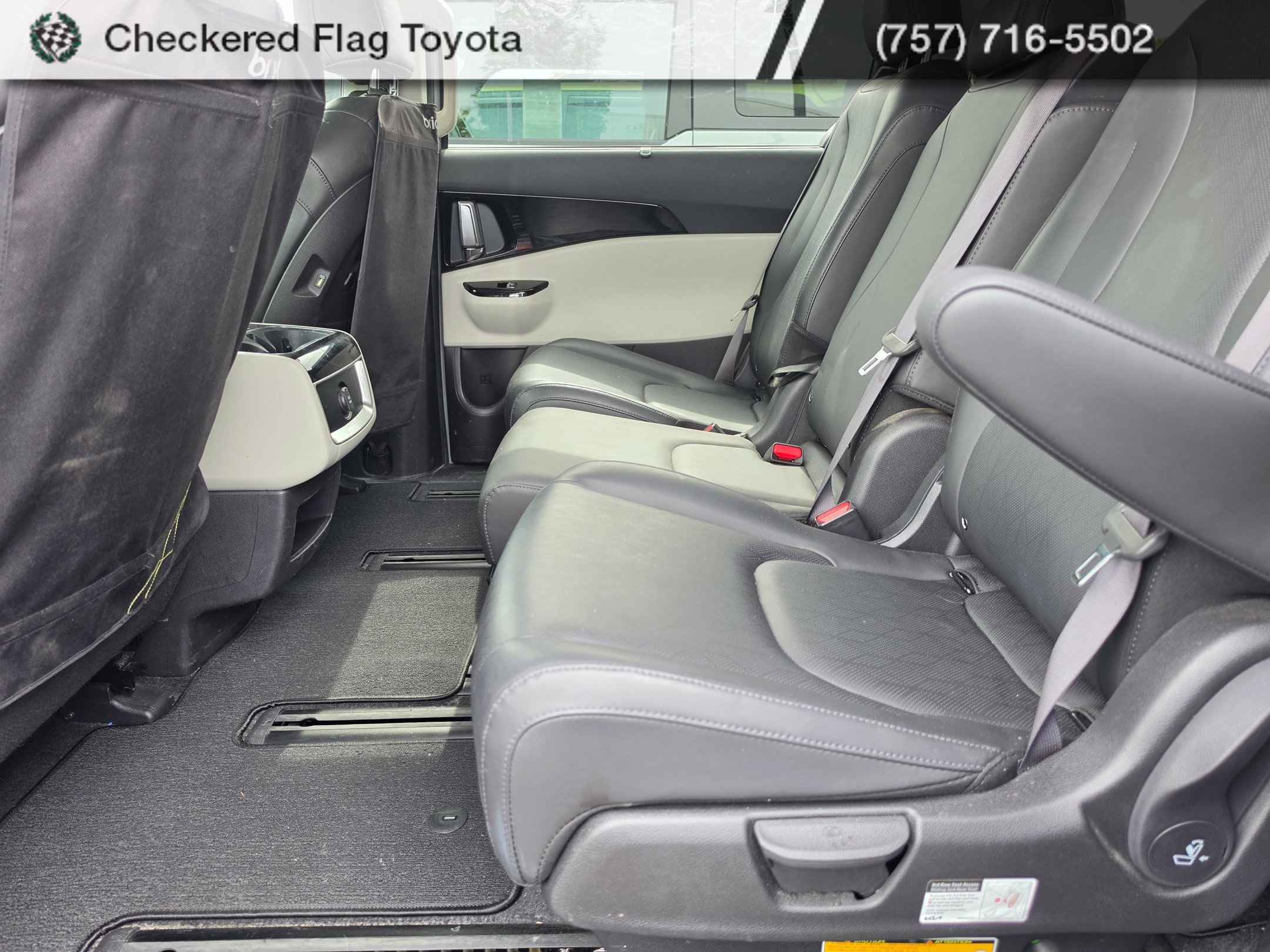 Used 2022 Kia Carnival EX FWD image 19