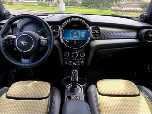 Certified 2024 MINI Cooper SE w/ MINI Resolute Edition image 16