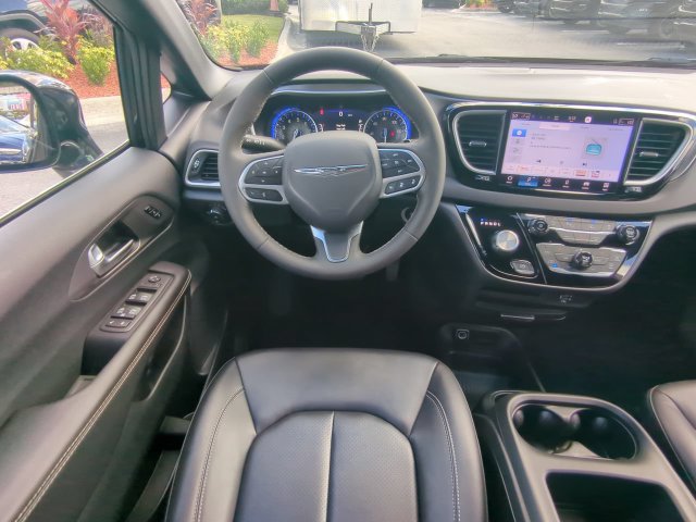 Certified 2026 Chrysler Pacifica Select FWD image 19