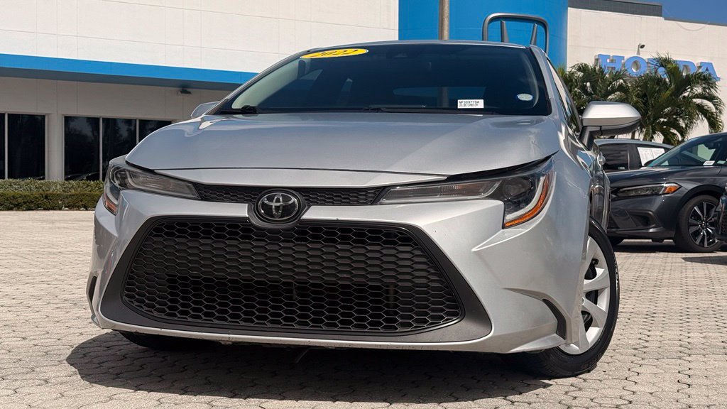 Used 2022 Toyota Corolla LE FWD image 2