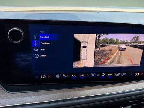Used 2025 Chevrolet Suburban High Country AWD/4WD image 27