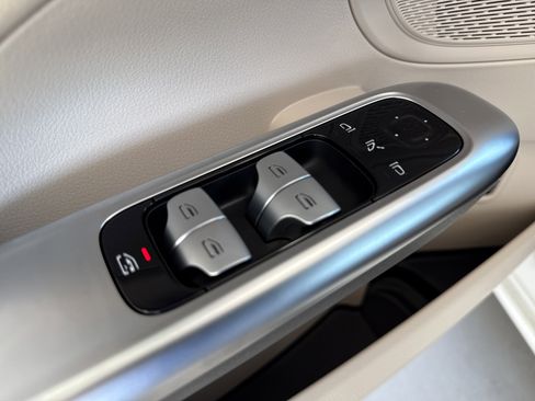 Certified 2024 Mercedes-Benz C 300 Sedan image 21