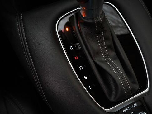 Certified 2025 Honda HR-V EX-L image 30