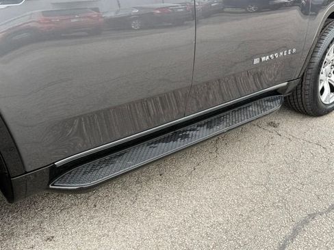Used 2022 Jeep Wagoneer Series II AWD/4WD image 13