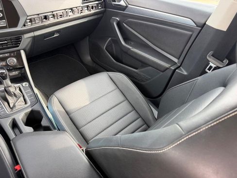 Used 2024 Volkswagen Jetta SE FWD image 16