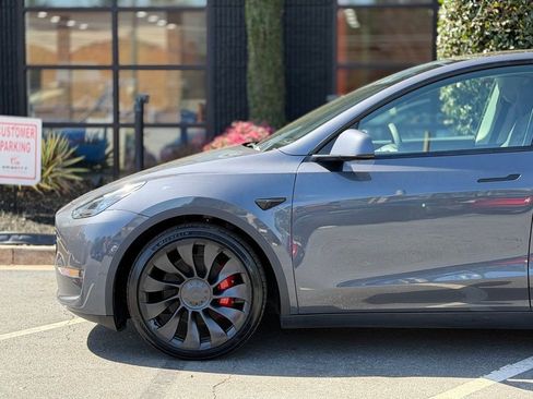 Used 2022 Tesla Model Y Performance image 10