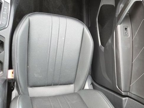 Used 2023 Volkswagen Tiguan SE w/ Panoramic Sunroof Package image 19