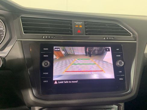 Used 2021 Volkswagen Tiguan SE image 27
