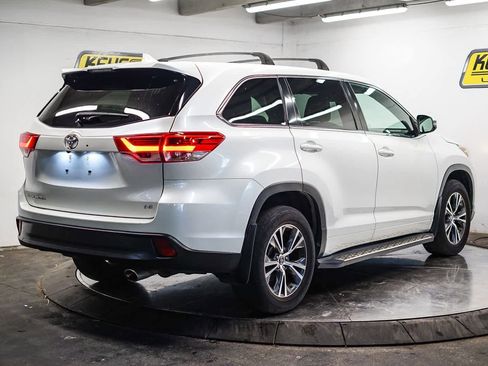 Used 2017 Toyota Highlander Plus w/ Carpet Mat Package image 4
