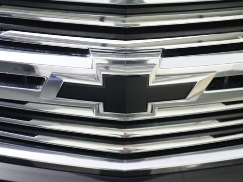 Used 2017 Chevrolet Suburban Premier AWD/4WD image 19