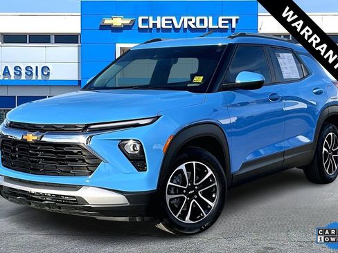 Used 2024 Chevrolet TrailBlazer LT w/ Driver Confidence Package image 3