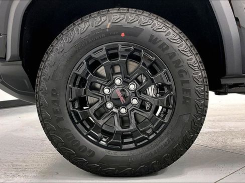 New 2026 GMC Canyon Elevation w/ Convenience Package RWD image 28