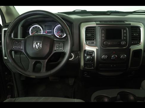 Used 2019 RAM 1500 Classic SLT AWD/4WD image 3