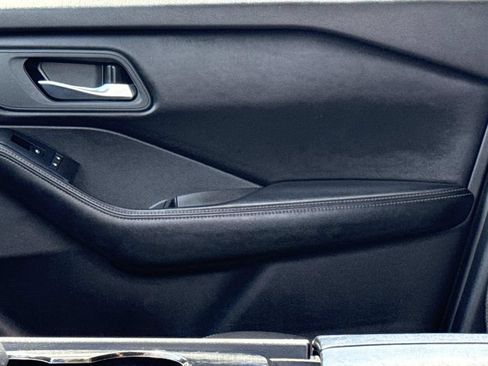Certified 2024 Nissan Rogue SV FWD image 23