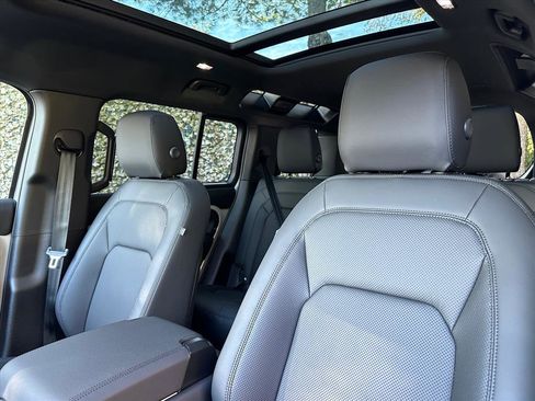 New 2026 Land Rover Defender 110 X-Dynamic SE image 11