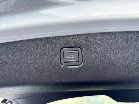 Used 2025 Chevrolet Blazer LT w/ Convenience Package FWD image 16