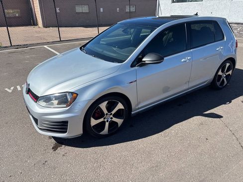 Used 2015 Volkswagen GTI SE image 3