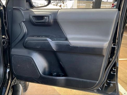 Used 2018 Toyota Tacoma SR w/ SR Convenience Package image 23