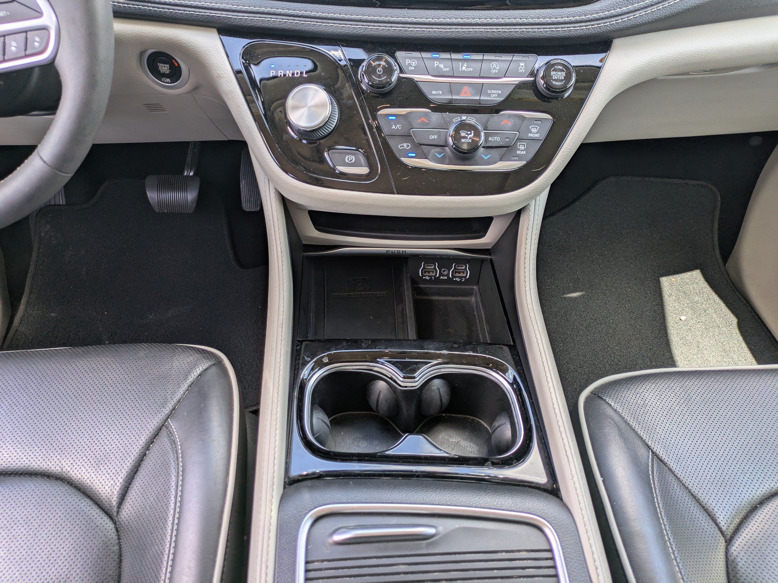 Used 2022 Chrysler Pacifica Limited FWD image 18
