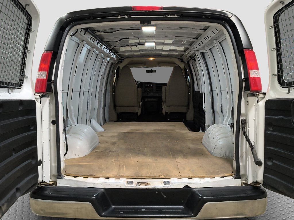 Used 2020 GMC Savana 3500 Extended w/ Driver Convenience Package RWD image 9
