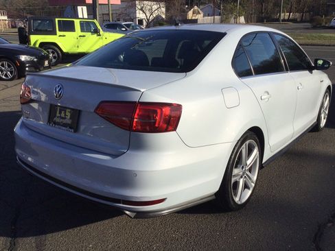 Used 2017 Volkswagen Jetta GLI image 8