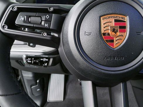 Used 2026 Porsche Cayenne AWD/4WD image 10