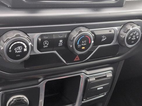 Used 2018 Jeep Wrangler Unlimited Sport AWD/4WD image 19
