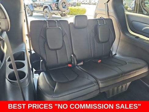 New 2027 Chrysler Pacifica Select FWD image 12