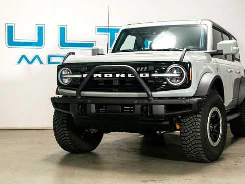 Used 2022 Ford Bronco Outer Banks w/ Sasquatch Package image 3