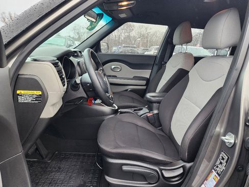 Used 2018 Kia Soul image 29
