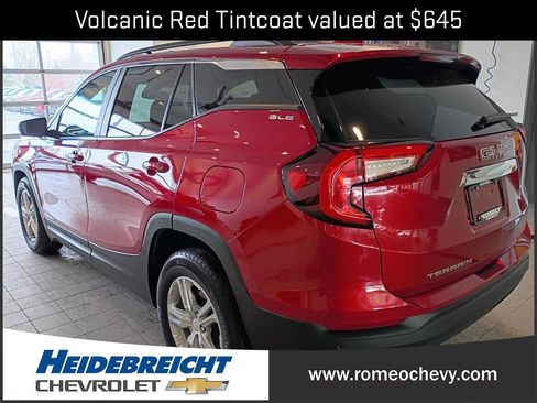 Used 2023 GMC Terrain SLE w/ Driver Convenience Package image 5