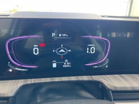 Used 2023 Kia Telluride EX w/ EX Captain's Chair Package image 16