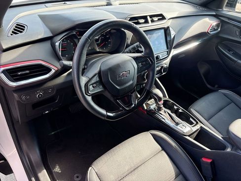 Used 2022 Chevrolet TrailBlazer RS w/ Sun and Liftgate Package image 9