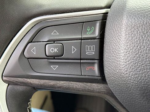 Used 2023 Jeep Grand Cherokee 4WD 4xe w/ Luxury Tech Group II image 19