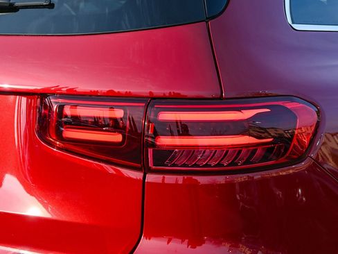 New 2026 Mercedes-Benz GLB 250 image 5