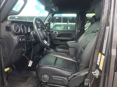 Used 2018 Jeep Wrangler Unlimited Sahara AWD/4WD image 4