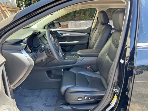 Used 2017 Cadillac XT5 Luxury w/ Driver Awareness Package FWD image 16