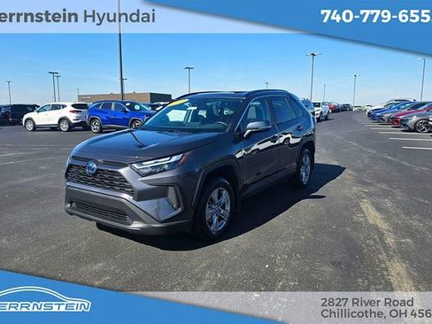 Used 2022 Toyota RAV4 XLE w/ Convenience Package AWD/4WD image 3