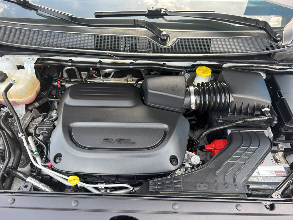 Used 2023 Chrysler Pacifica Touring-L FWD image 6