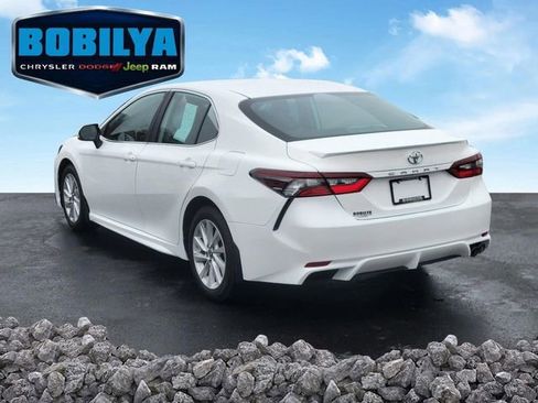 Used 2024 Toyota Camry SE image 4
