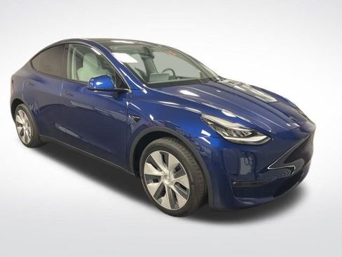 Used 2022 Tesla Model Y Long Range image 7