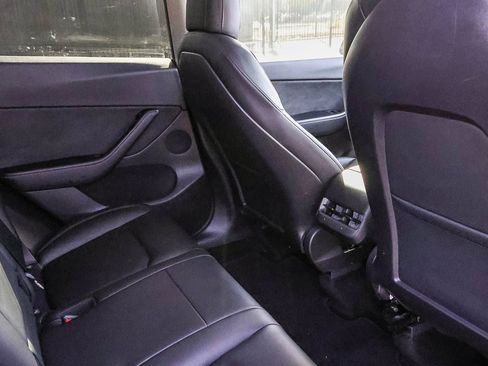 Used 2021 Tesla Model Y Long Range AWD/4WD image 19