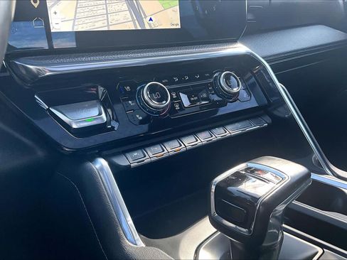 Used 2025 GMC Sierra 1500 Denali w/ Technology Package AWD/4WD image 36